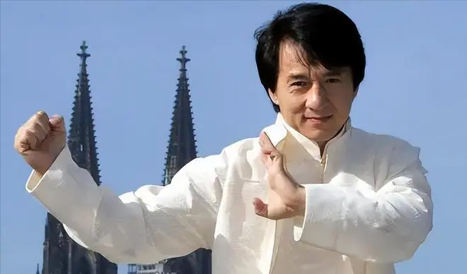 郑中基|喝酒闹事的明星，郑中基机舱打架，曹格向身边人挥拳