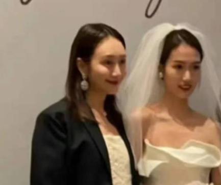 王鸥|王鸥恋情实锤，二人酒店前亲密搂抱，网友：夜光女主配势利眼绝了