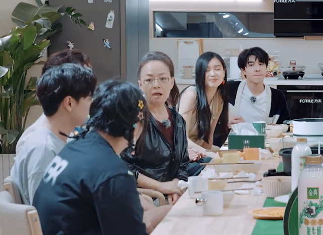 宋丹丹|让人窒息的不是宋丹丹的提案，而是年轻艺人接综艺的态度