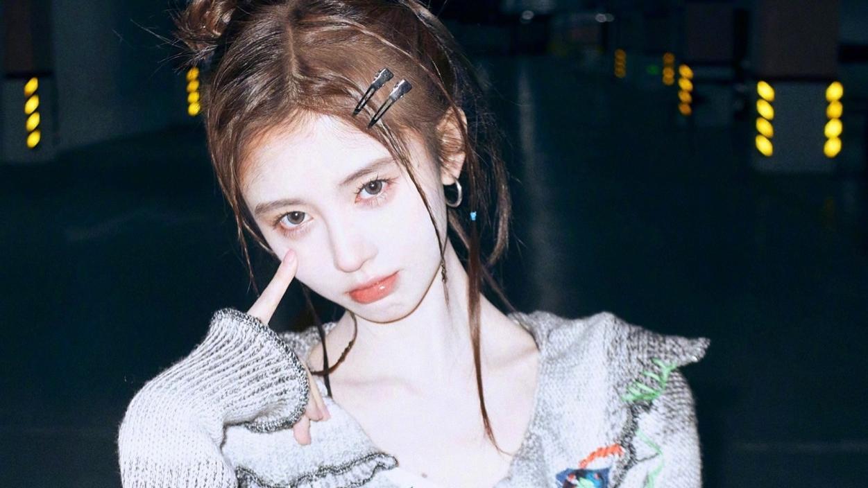 鞠婧祎|鞠婧祎晒格调写真大片，工作室疑发废片引粉丝不满，被呼吁快重组