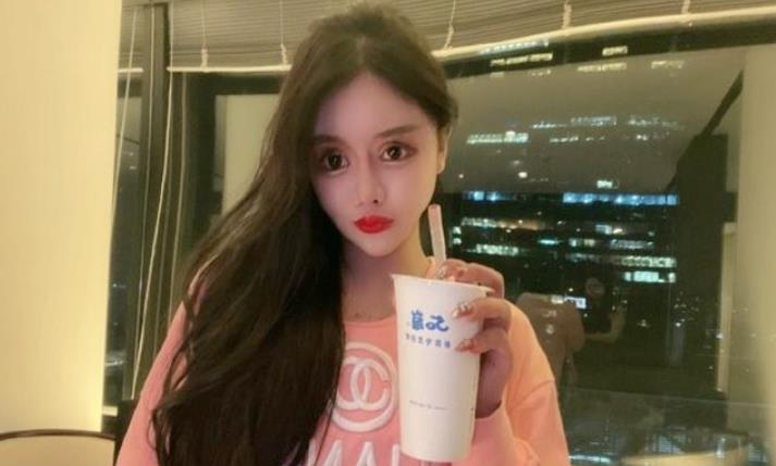 整容|整容成瘾？00后网红花费百万整容数百次，“人造人”真的好看吗？