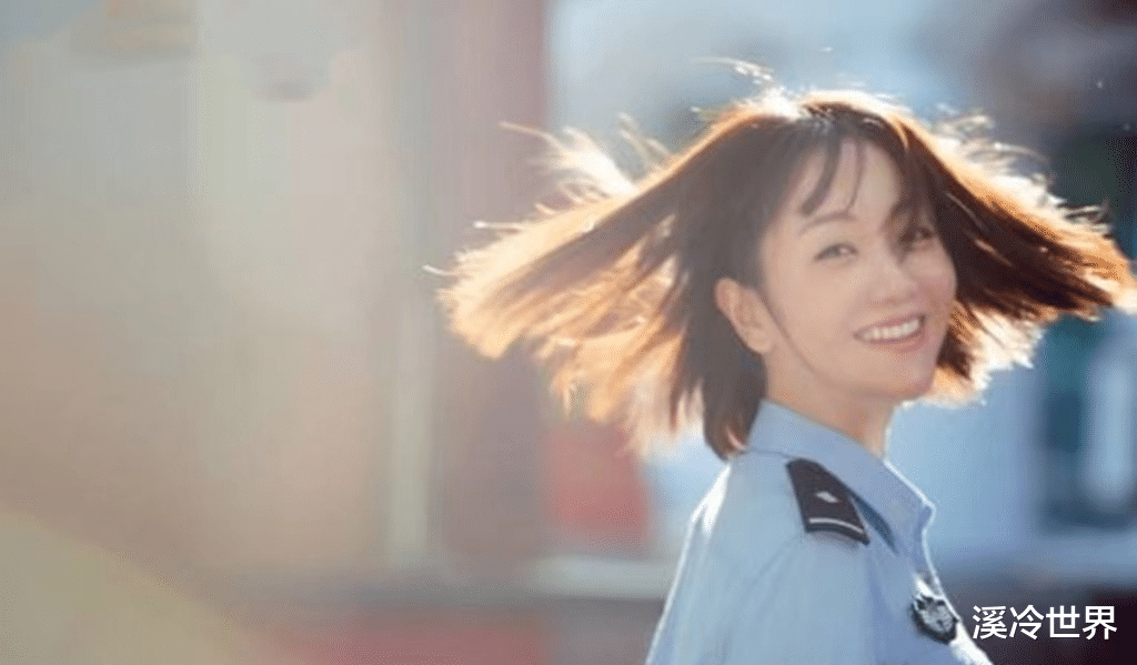 警察|同样穿“警服”，把刘涛吴越和baby等女星放在一起，差别就出来了