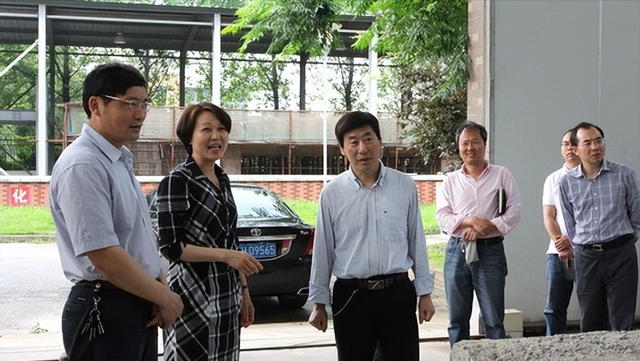 贪官江汛波,在位期间大肆敛财,为自保将钱财藏进鸡鸭鱼肚里面