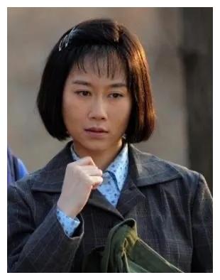 温峥嵘|演员温峥嵘:嫁初恋生娃,44岁风采依旧