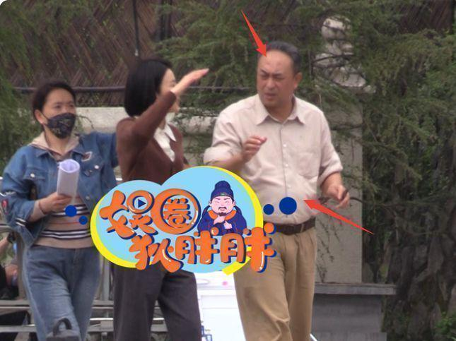 金力灿|超新战上海路透,52岁张嘉益做核酸,为演戏身形发福肚子鼓起