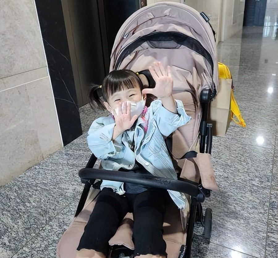 河东勋|RM成员HAHA小女儿Song患罕见病情况十分危急，严重时无法行走