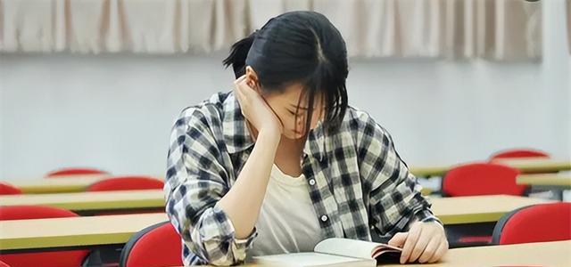 因女学生太漂亮,师母竟将浓硫酸泼向了她,1999年江西毁容案始末