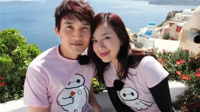 陈松伶|52岁陈松伶露面新年聚会，网友吐槽模样变化大，锥子下巴格外抢镜