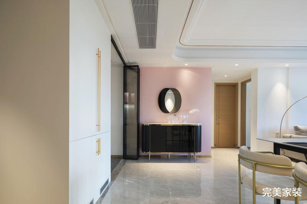 精装房实现空间升级，家里还有超大电竞房，享受不出门的快乐