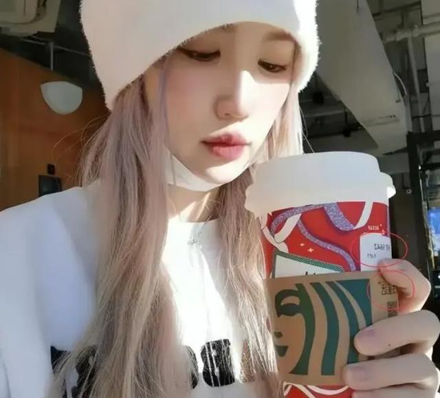 王宝强|王宝强恋爱4年,女方比他高13cm还开豪车,马蓉无名指重现戒指