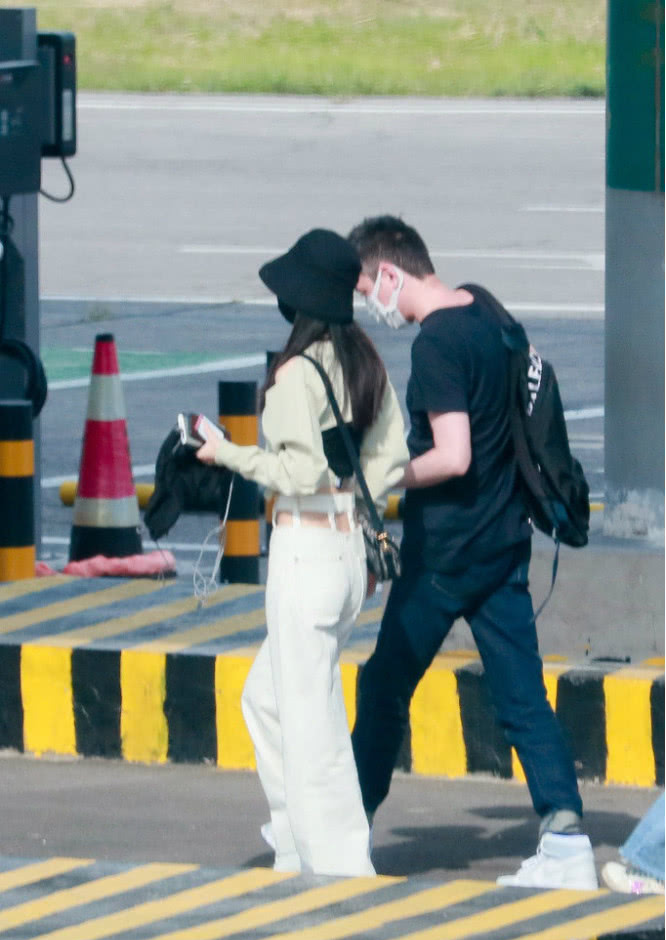 赵丽颖|离婚一年半后,再看赵丽颖、冯绍峰的各自境遇,夫妻差距一目了然