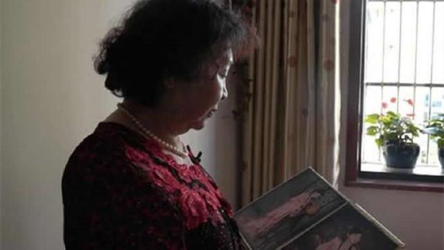 2010年,60岁大妈艰难产下双胞胎,11年后直言:有来生我不会再要