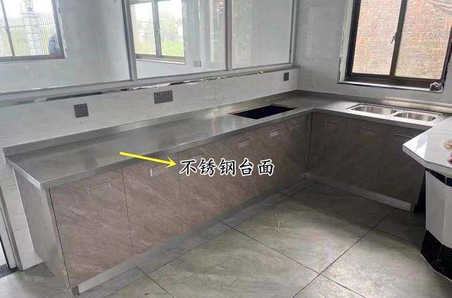 厨房装修,跟风装了不锈钢台面,使用三年说说真实感受!