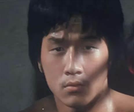 成龙|悲伤蛙、宽面条，那些年盲目割大欧双的女星们，现在成了什么样？