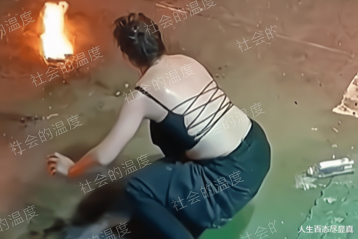 女子为了生活在泥水中劈叉,滚火堆还被烧到腿,孩子没钱交学费