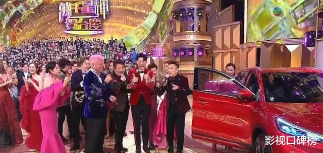 TVB|TVB把台庆搞成了乡村大舞台？郭富城穿绿西装，汪明荃抽到电动车