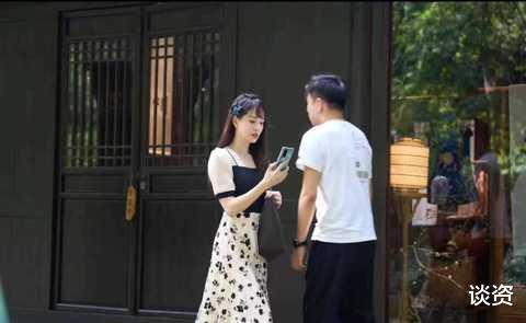 美甲 李若彤罕晒刘海造型，打扮青春酷似20岁少女，网友：美女，大几了