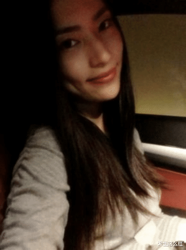 李亚鹏|年过半百的李亚鹏看着比老丈人还老,姑娘你看上他啥了?