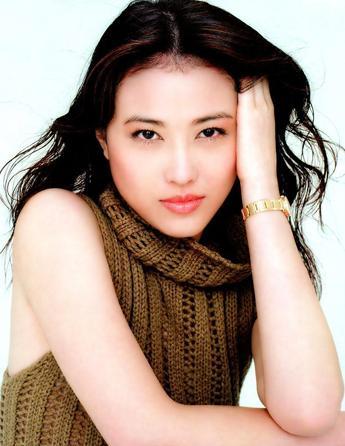 周海媚|周海媚:小时候家里的“ 混世魔王 ”,金庸直言愿意为她改写结局