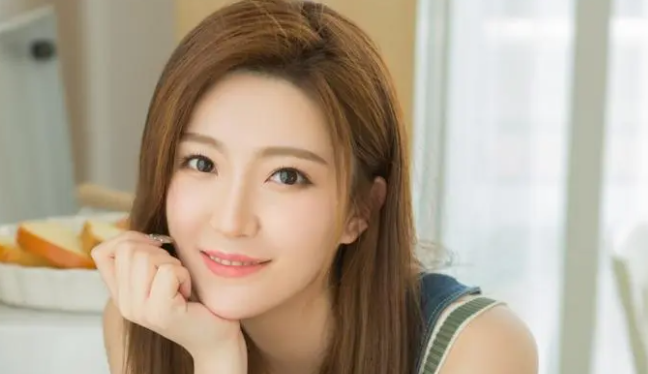 相亲一女孩带七个室友消费8880元,我做了一件事,让她当众出丑回家后