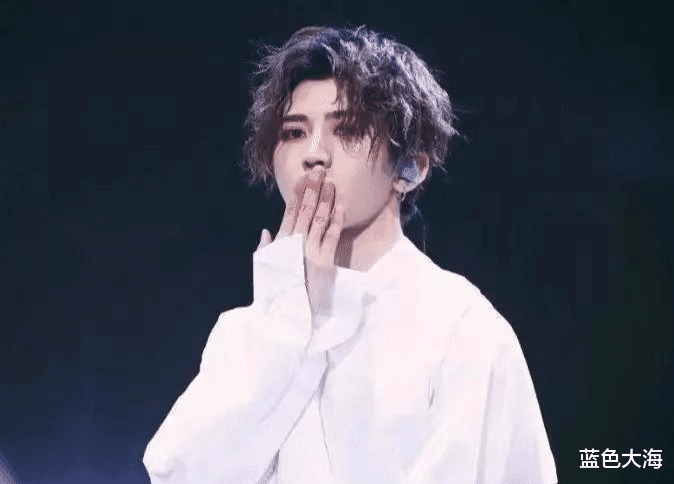 罗云熙|浓妆艳抹、雌雄难辨、瘦成纸片人,男星的“病态审美”好吓人