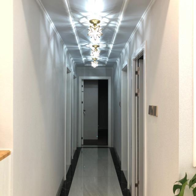 三居室新房,全屋宽敞又明亮,衣柜里“藏”卫生间是头次见!