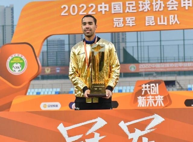 山东泰山归化有新动态，本人发文庆祝冠军，下赛季仍是外援