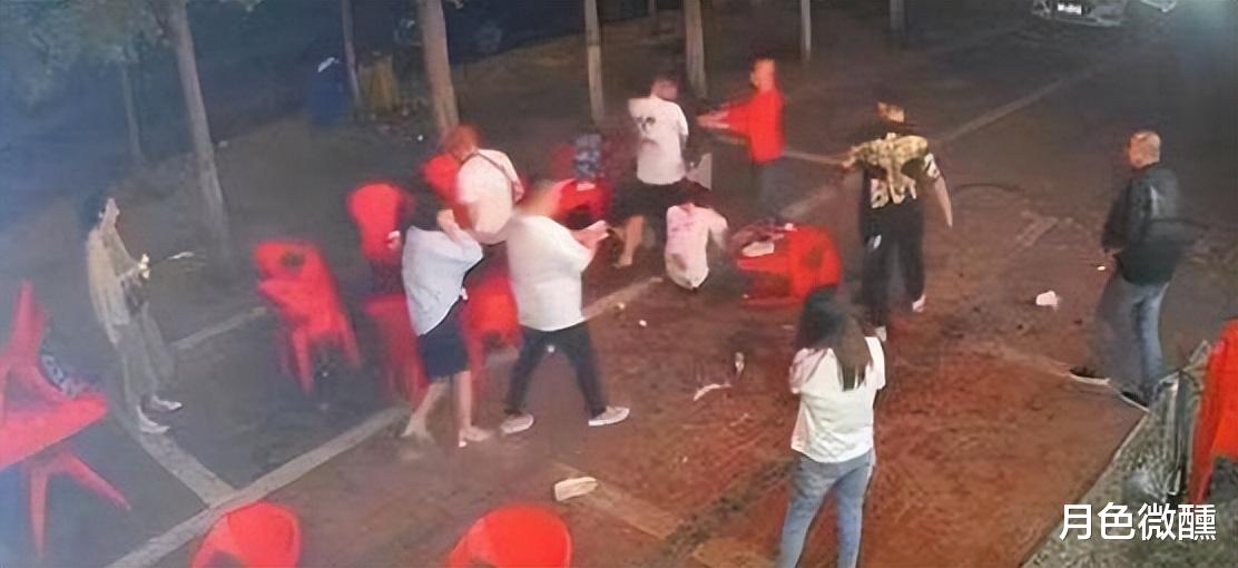 唐山打人者其中2人为同一岳父,老人被拖累觉得丢脸不想出屋