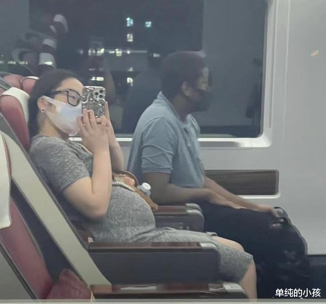 有人从视频中发现了异常,其职业和过往也遭曝光