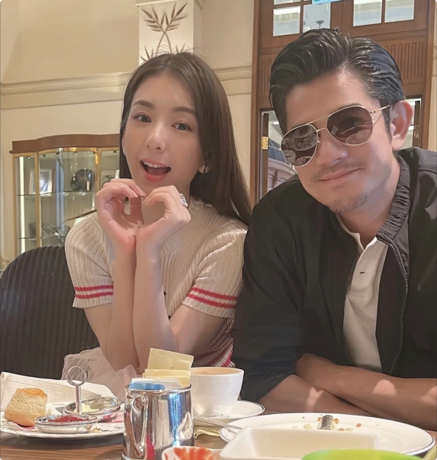 郭富城|郭富城为方媛庆生，与岳父母罕见同框，翁婿二人差2岁却似两代人