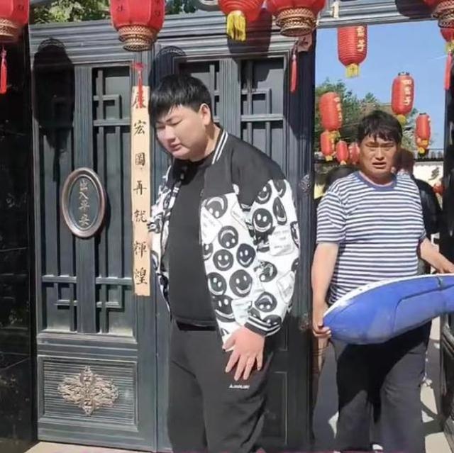 赵家班|大伙是否发现?自从大衣哥儿子订婚,离开赵家班的娇娇突然消停了