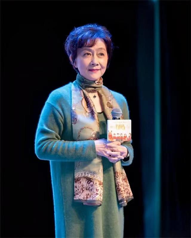 食材 看了这4位老艺术家的发型,就知道时尚不分年龄,选对发型太重要