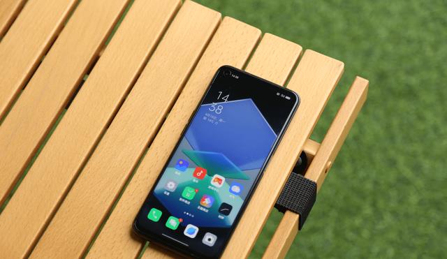 OPPO|OPPO再次爆发，首发天玑8000+LCD屏+67W快充，仅1999元