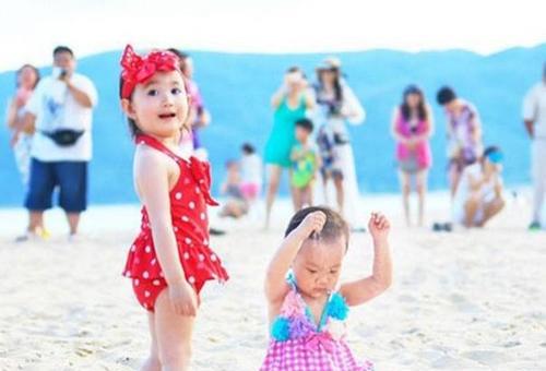 奥利|都说甜馨“整容式长大”,但看到7岁的奥莉,才知何为“超模脸”