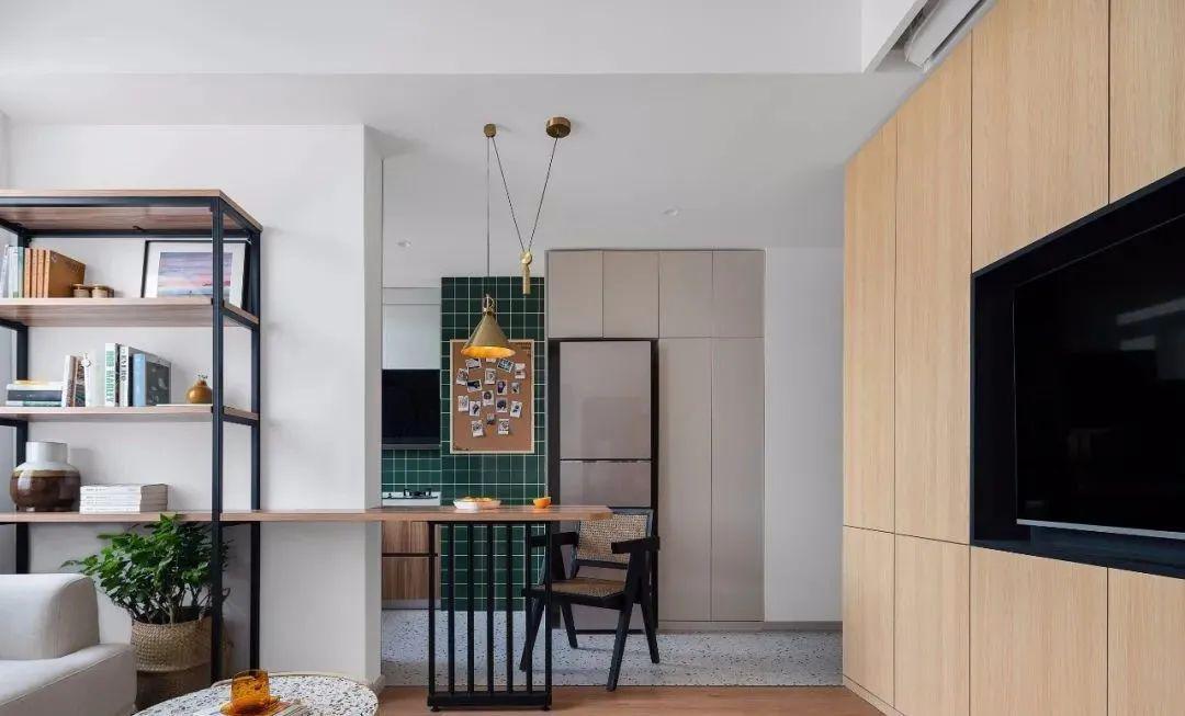 早知道我也不买餐桌了!隔墙上固定块悬空板,实用性满满还省地