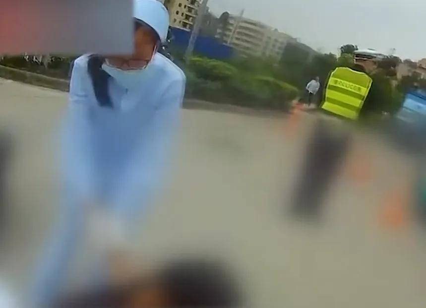 女孩遭货车碾压身亡,司机众目睽睽之下开车驶离现场却被判无责