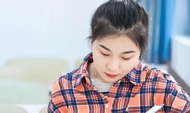 医生|穷人家的孩子或许不该学医：靠着每月600的助学金生活7万的贷款