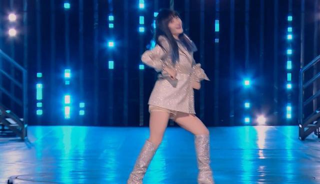 谢娜|谢娜戴假发像芭比娃娃,比吴莫愁还亮眼,跳舞活力四射