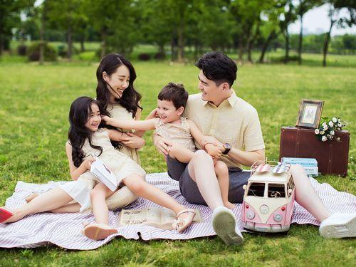 二胎|课本封面被改成三胎之家?家长发现槽点:笑容变了、玩具没了