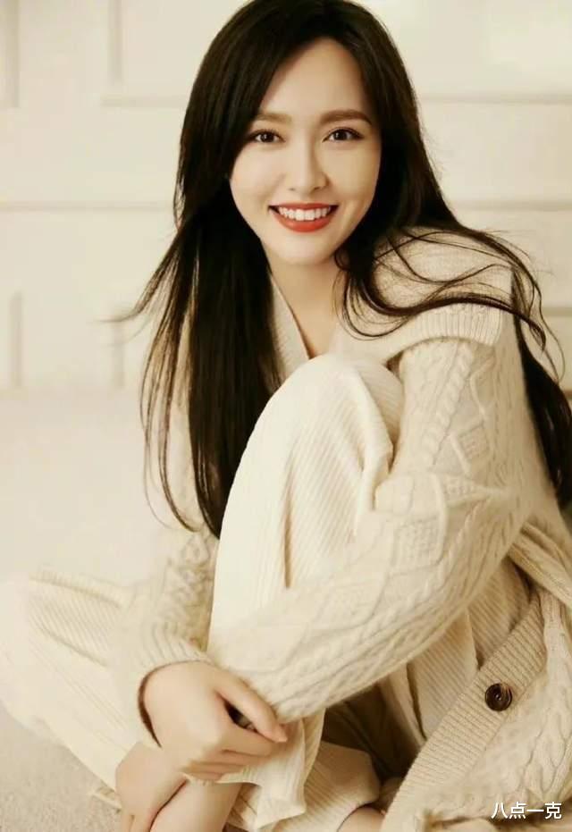 |39岁唐嫣生图又美又绝，事业爱情双丰收，活成85花里的人生赢家