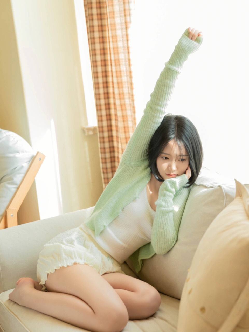 化妆品 淡热夏天，短发女神