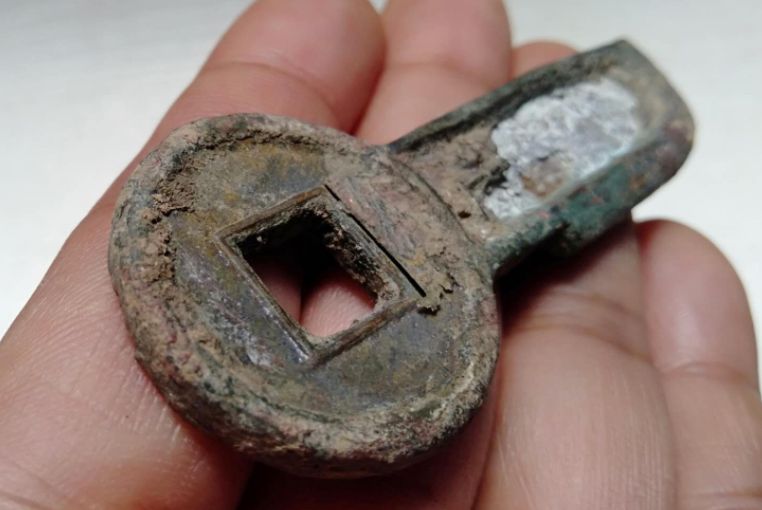 文物|农民意外挖出古币,却被嘲笑不是宝贝,专家鉴定:珍贵文物