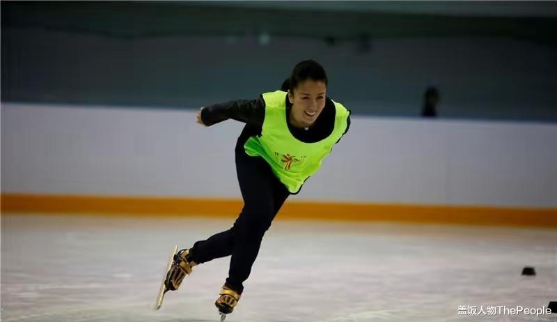 杨扬|16岁夺冠，27岁摘得首枚冬奥金牌，已经退役16年的杨扬现状如何？