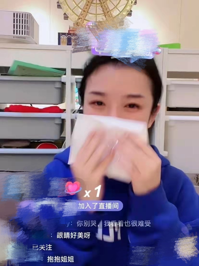 王栎鑫|王栎鑫前妻直播谈近况！透露男方付大笔抚养费，镜头前忍不住落泪