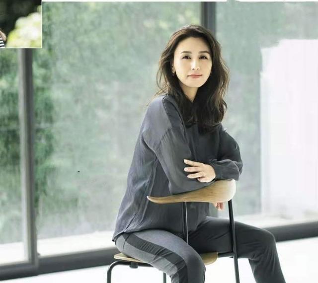 发型 40、50岁的女人:哪些发型该留,哪些不该留?选错容易显老显土气