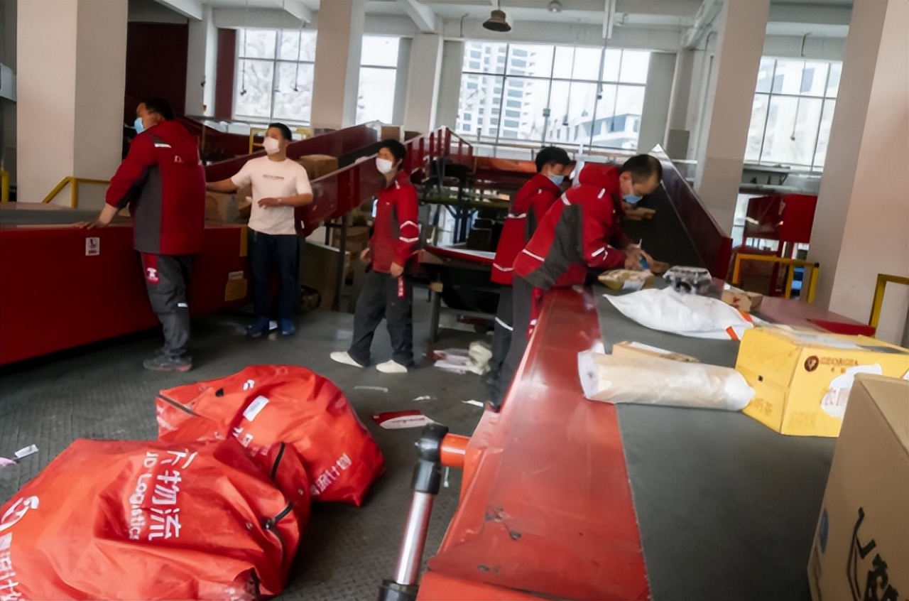 小程序|任劳任怨送快递12年:京东001号快递员金宜财,刘强东给了他什么