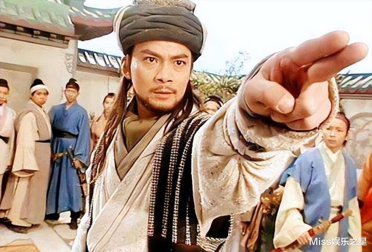 黄日华|评分仅差0.6，两版乔峰表现不同，胡军称黄日华版的乔峰太悲了
