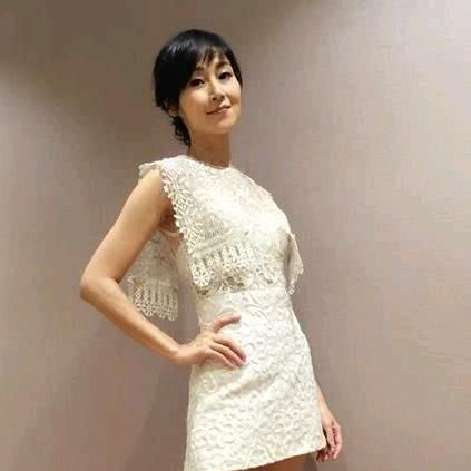 万绮雯|她是“香港第一美腿”，甄子丹为她抛妻弃子，如今50岁再度复出