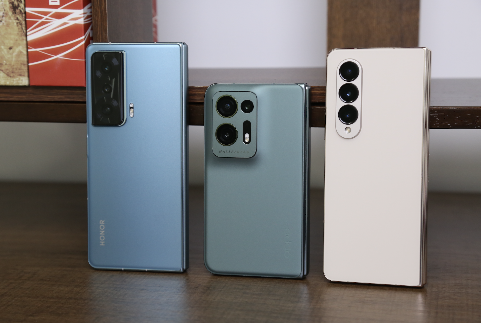 |折叠屏发展到今年,影像上进步如何?OPPO三星荣耀三机对比