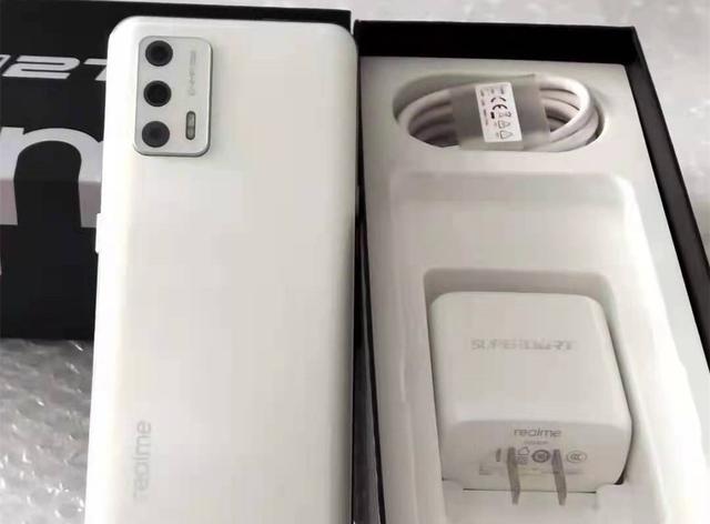 芯片|120Hz屏+65W闪充+VC液冷散热，跌至1499元，还买什么低端机？